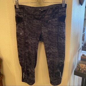 ATHLETA Cropped Pants Size Small